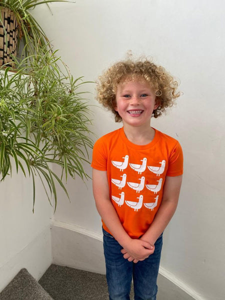 Oscar The Seagull kids orange t-shirt