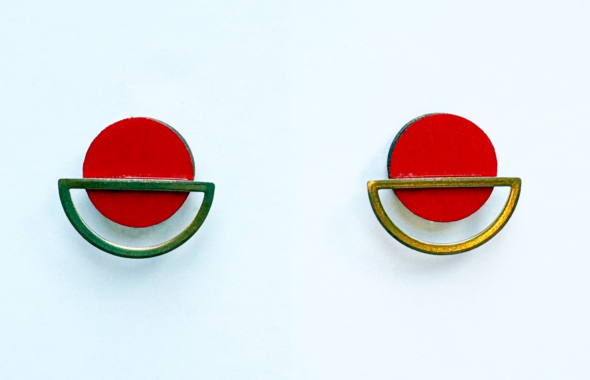 Rise red & brass studs