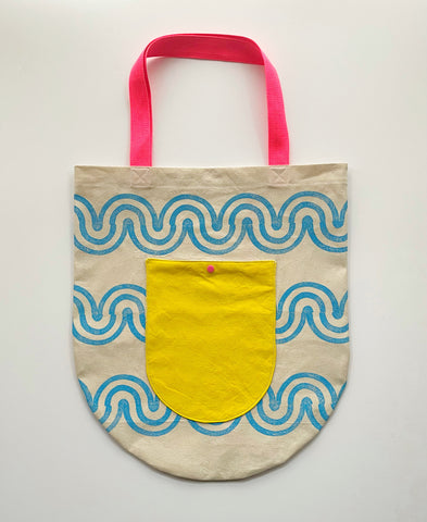 Wiggle blue tote bag