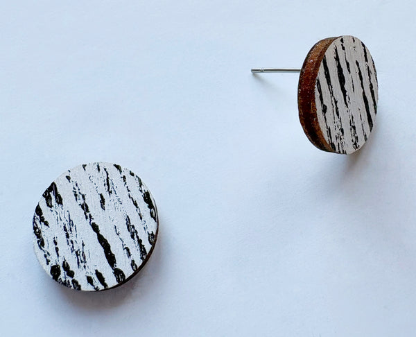Plywood white & black stripes studs