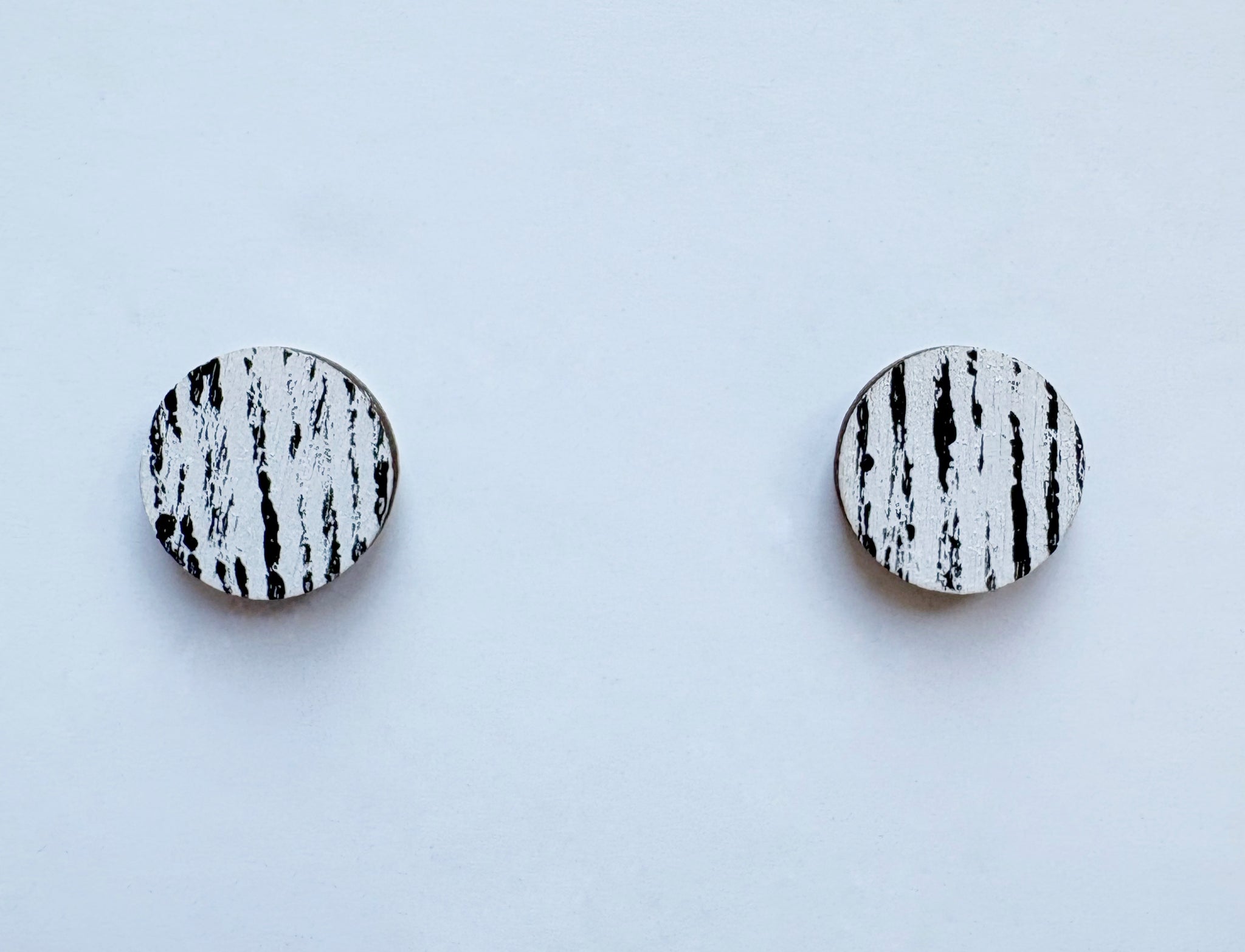 Plywood white & black stripes studs