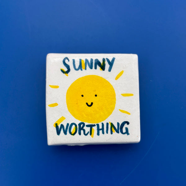 Sunny Worthing fridge magnet - Inspired 