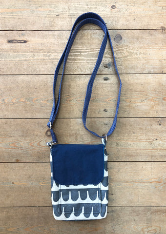 Black scallop pattern screen printed small phone cross body bag