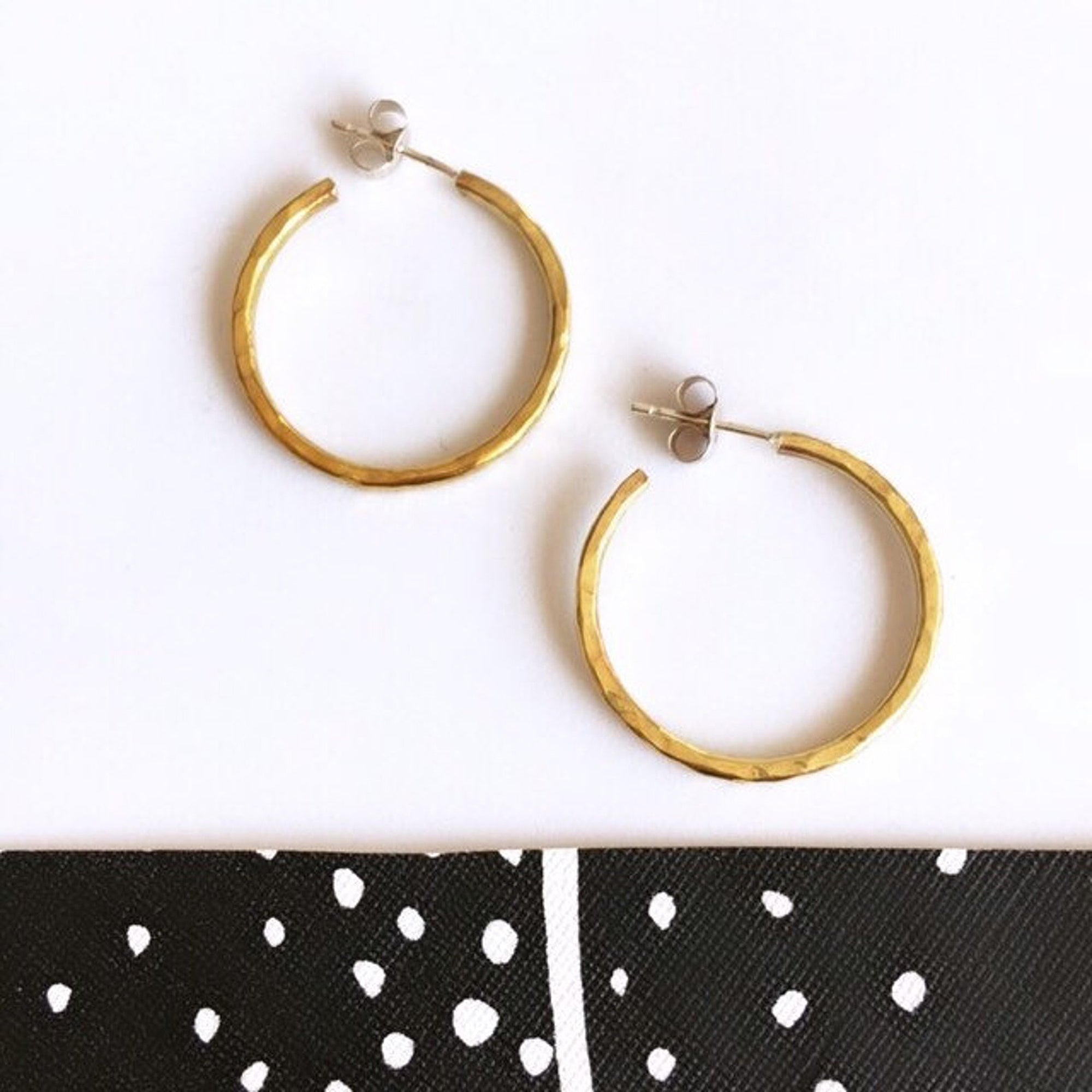 Medium hoop earrings