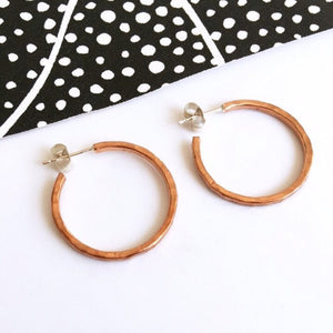 Medium hoop earrings