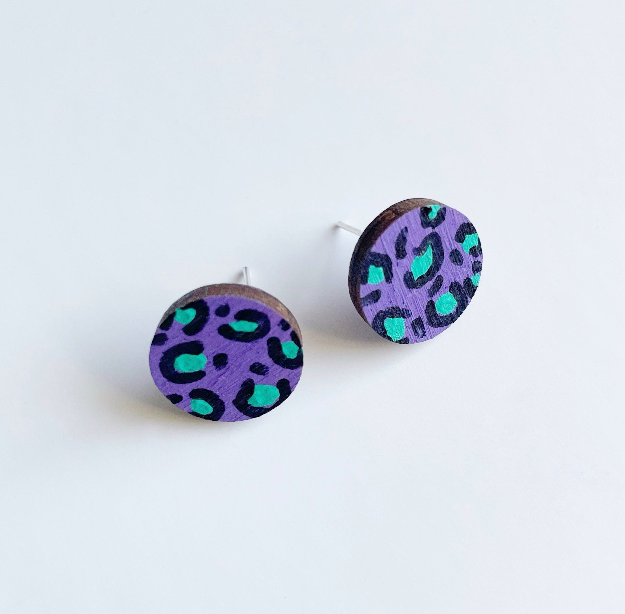 Plywood leopard lilac and mint studs