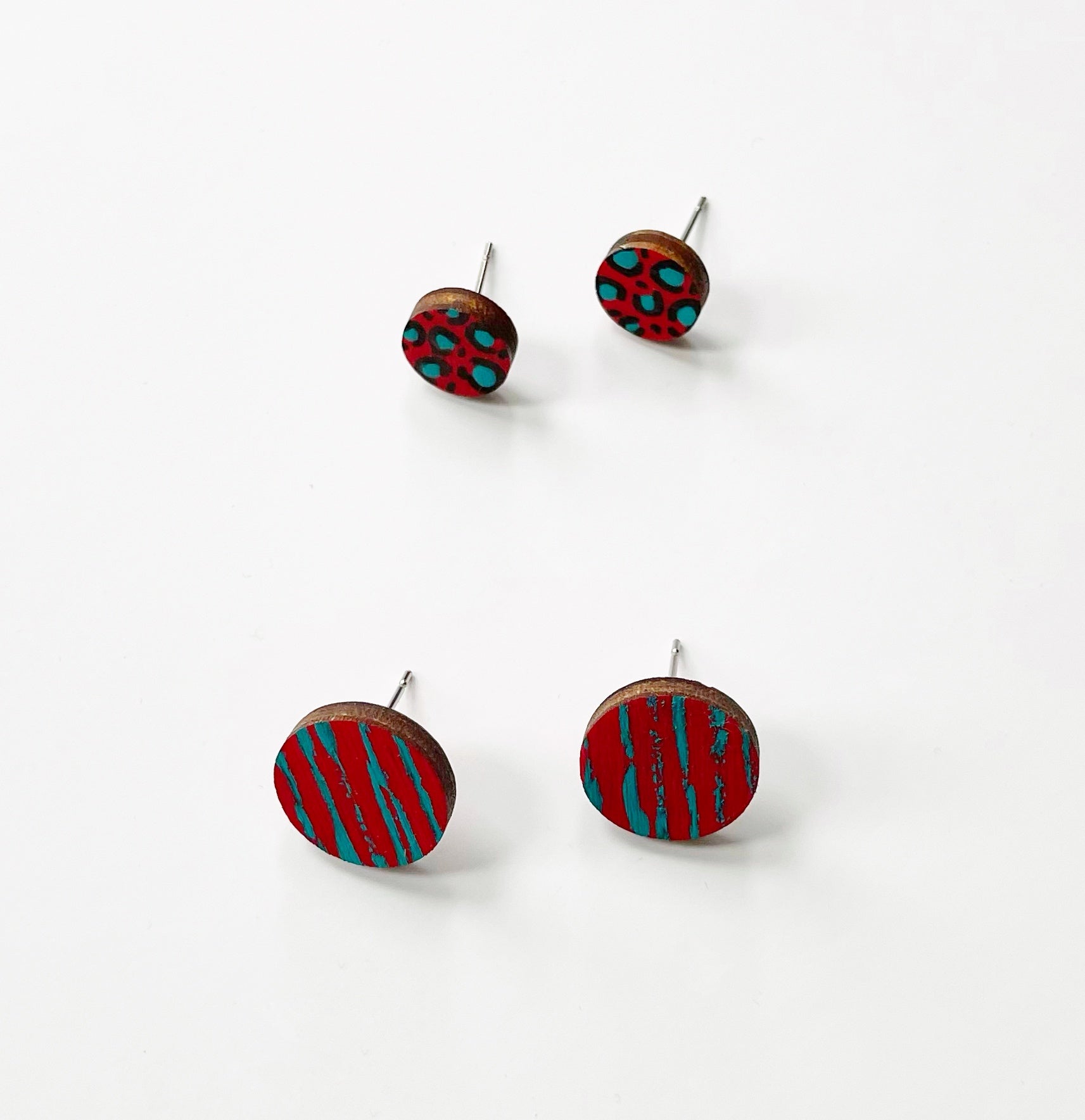 Plywood Red and teal studs set